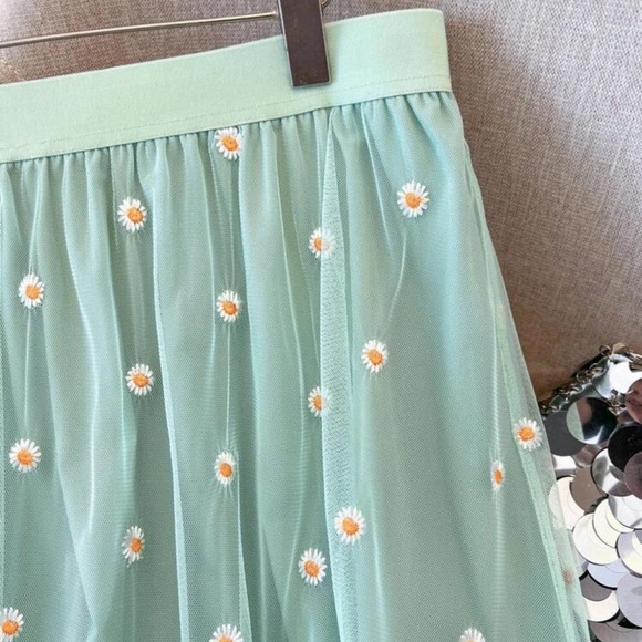 🌼 PLUS Tulle Skirt 🌼 - Picture 2 of 5